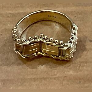 Vintage 14k. yellow gold mesh/ basket weave bendable in middle size 6 ring band.